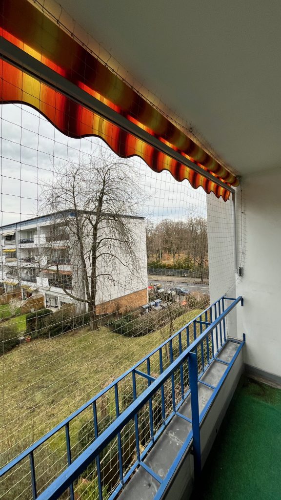 Katzenschutznetz für Balkon mit Drahtseilverspannung