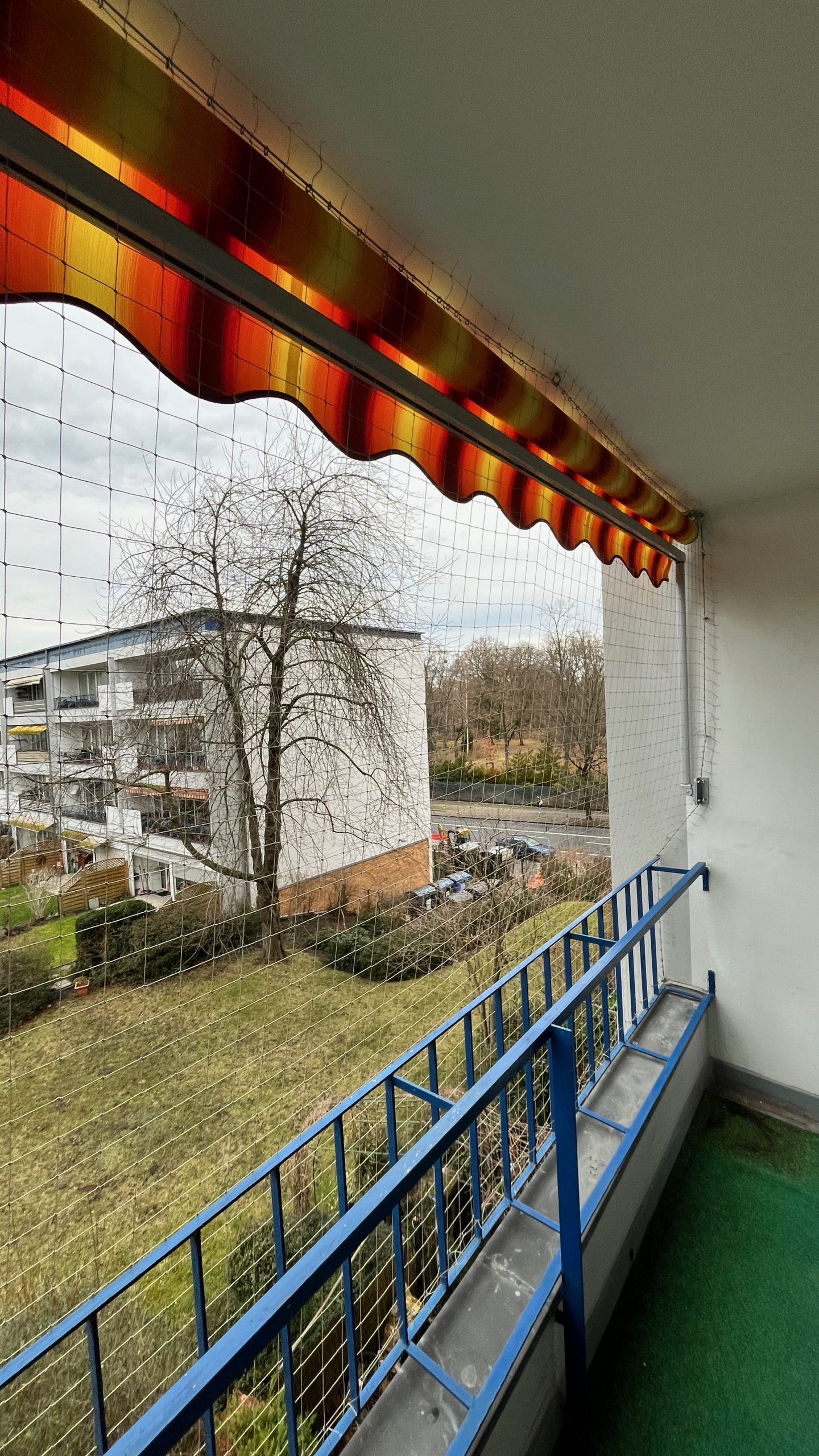 Katzenschutznetz für Balkon mit Drahtseilverspannung