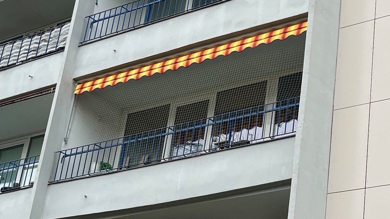 Katzenschutznetz für Balkon mit Drahtseilverspannung außen